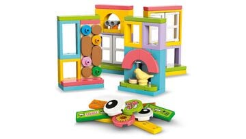 قضاء الوقت في بيت شجرة الصداقة من LEGO®