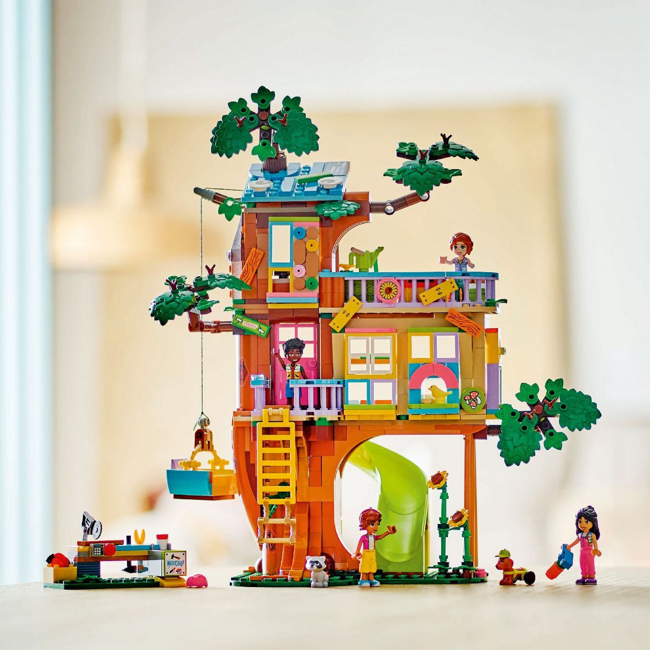 LEGO® Friendship Tree House Hangout