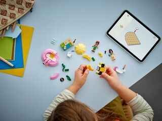 LEGO® Unicorn & Flamingo Pool Party