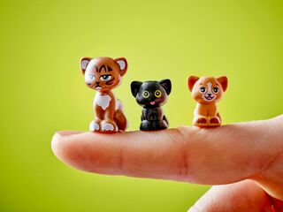 LEGO® Cat Birthday Party & Tree House