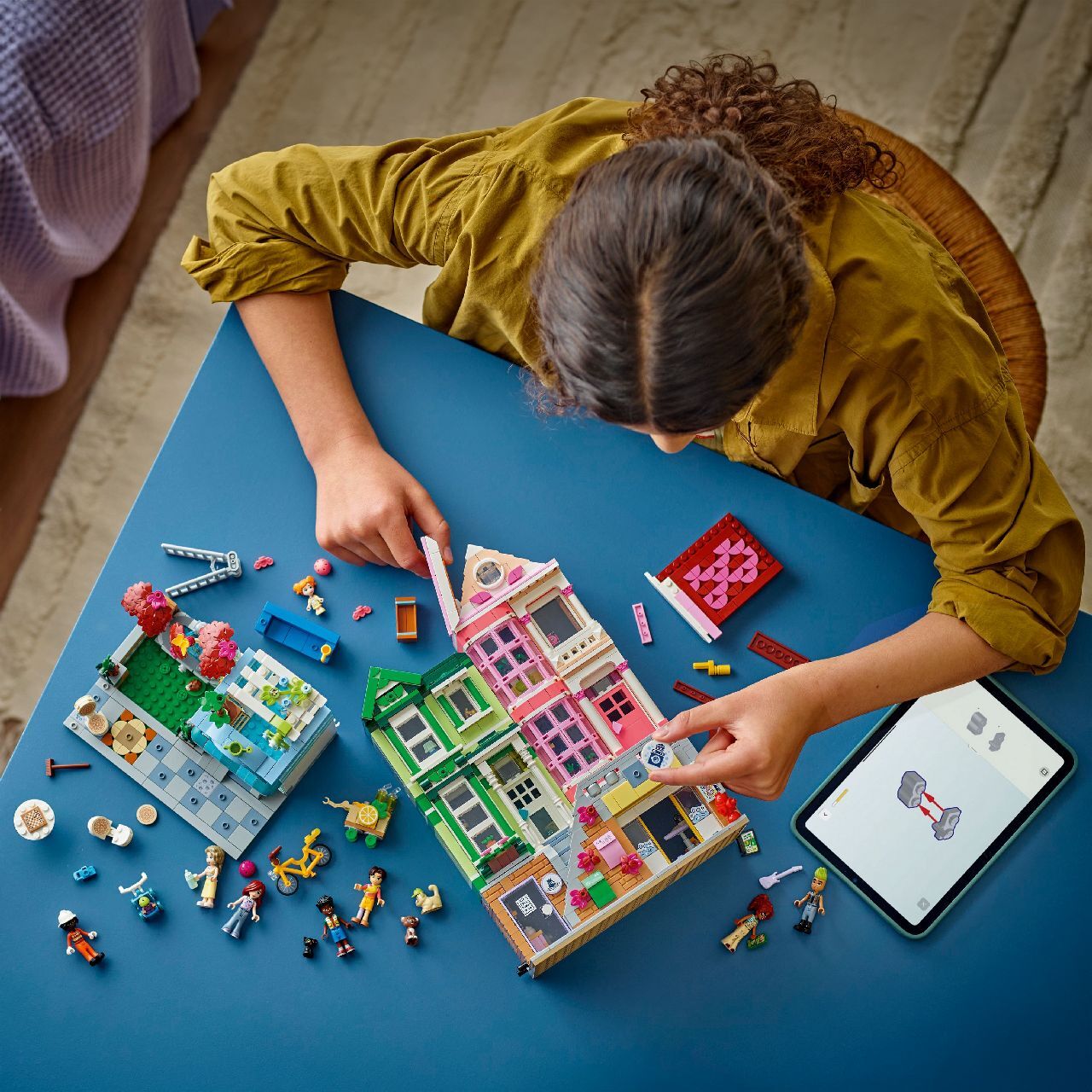 LEGO® Heartlake City Apartments and Stores