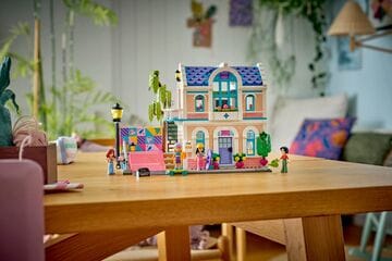 LEGO® Liann's Family House