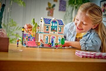 LEGO® Liann's Family House