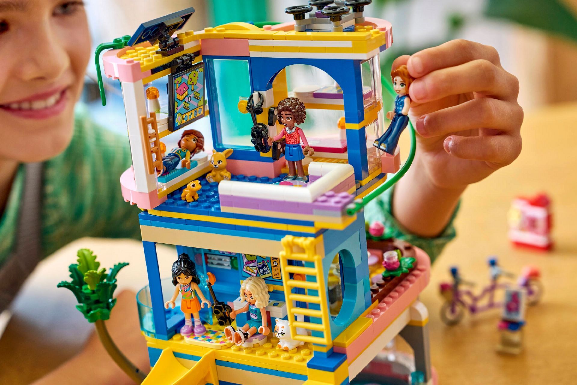 LEGO® Heartlake City Friends Club House