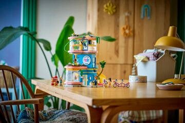 LEGO® Heartlake City Friends Club House