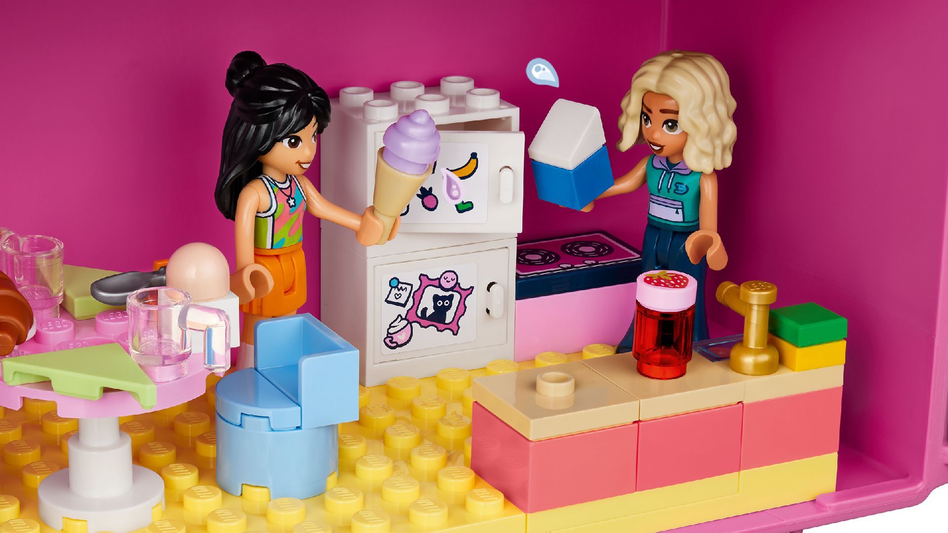 LEGO® Creative Dollhouse Suitcase