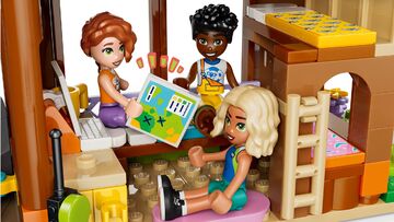 LEGO® Koala Habitat & Care Center