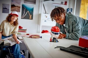 LEGO® Scuderia Ferrari HP Charles Leclerc Helmet