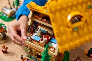 LEGO® Snow White and the Seven Dwarfs' Cottage