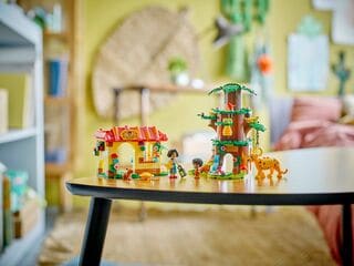 مجموعة بناء محمية أنطونيو للحيوانات من LEGO®