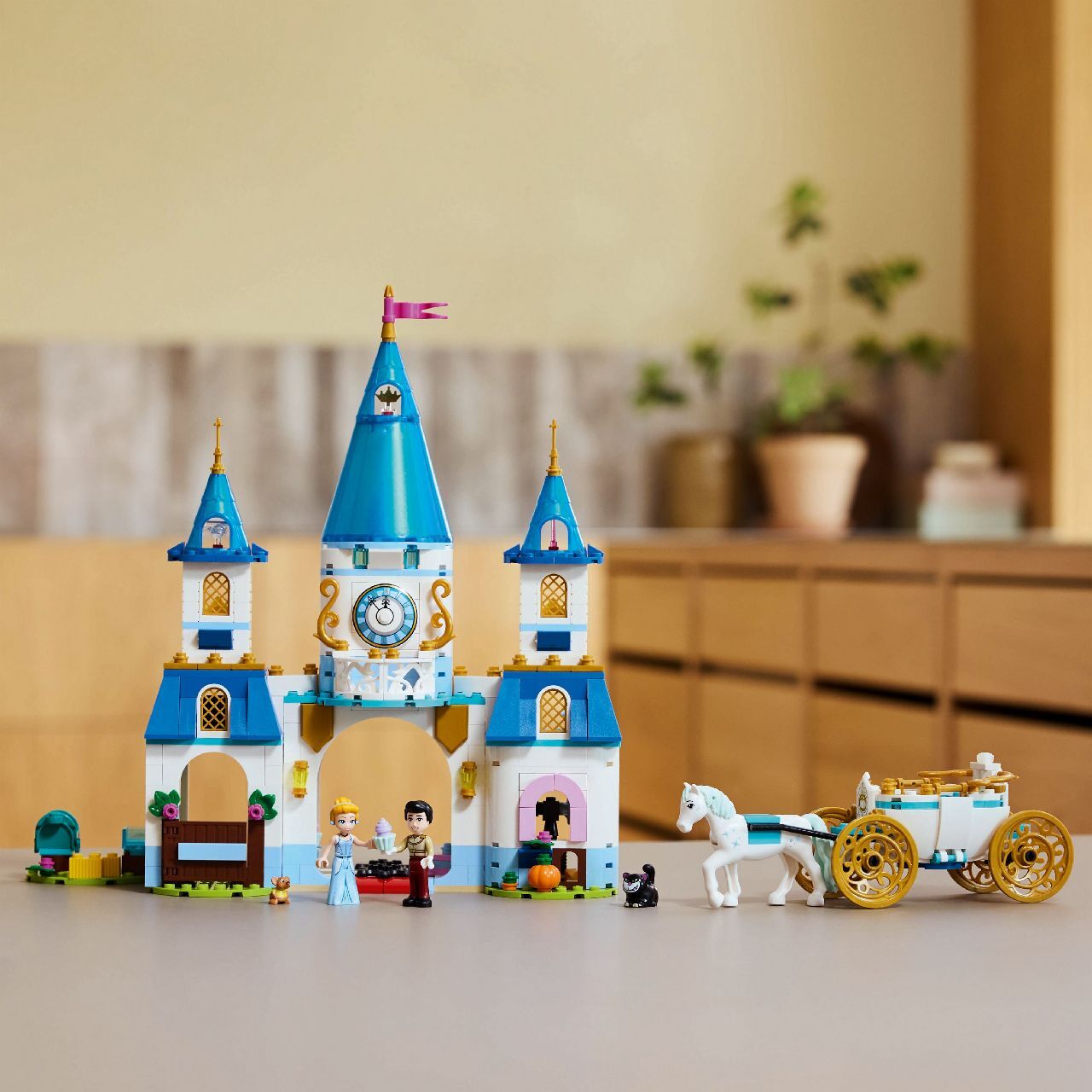LEGO® Cinderella's Castle & Horse Carriage