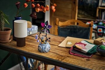 LEGO® Sally's Flowerpot