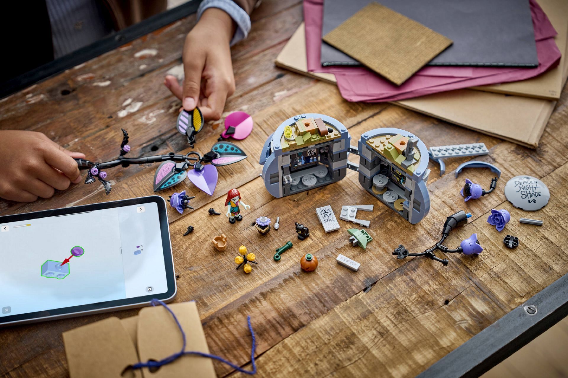 LEGO® Sally's Flowerpot