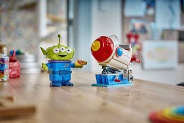 LEGO® Alien with Pizza Planet Rocket Ride