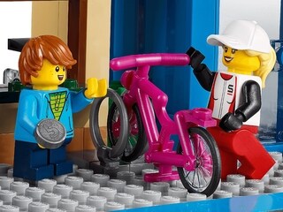 LEGO® City Shopping Street