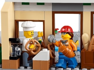 LEGO® City Shopping Street