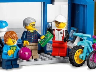 LEGO® City Shopping Street