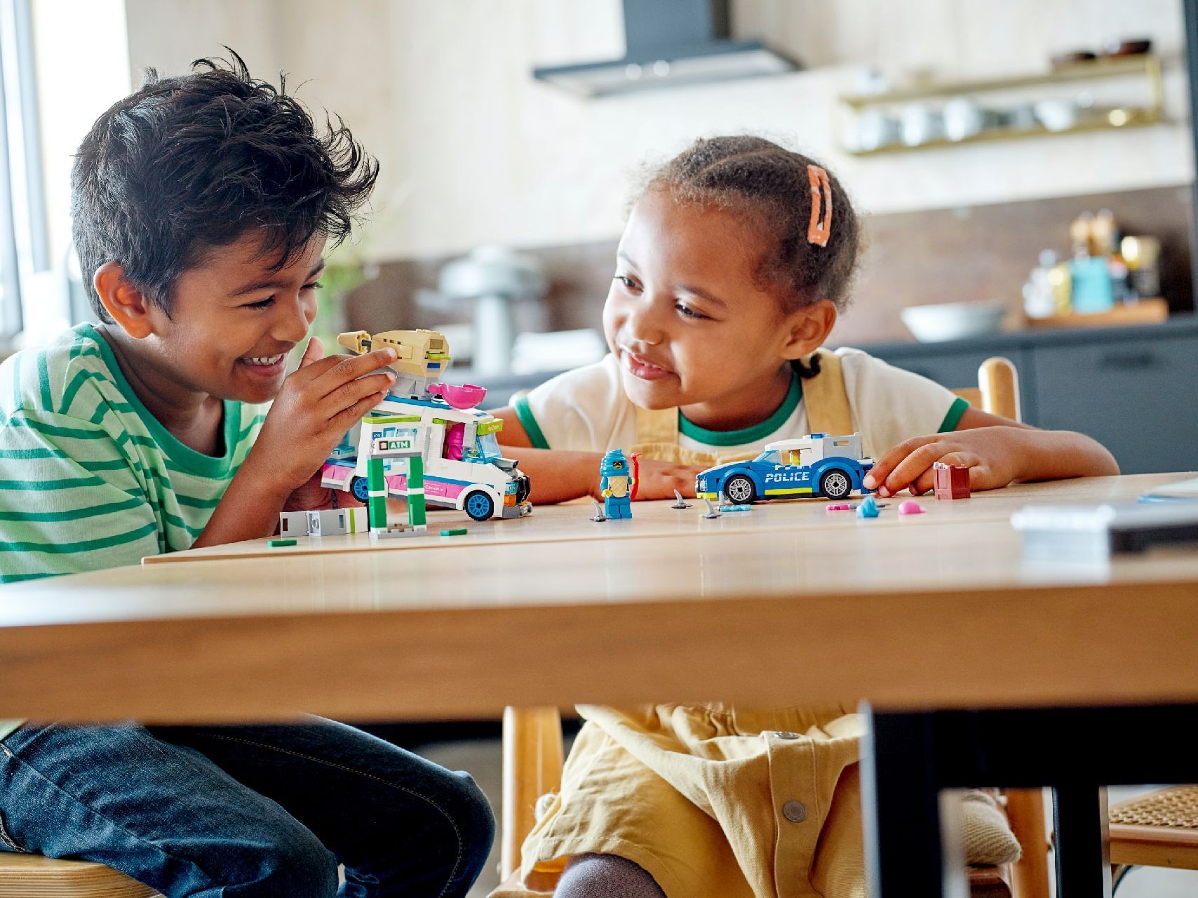 LEGO® Ice Cream Truck Police Chase