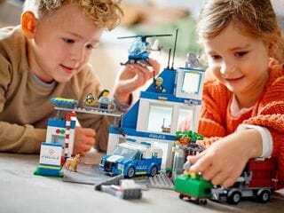 لعبة بوليس ستيشن من ليغو®