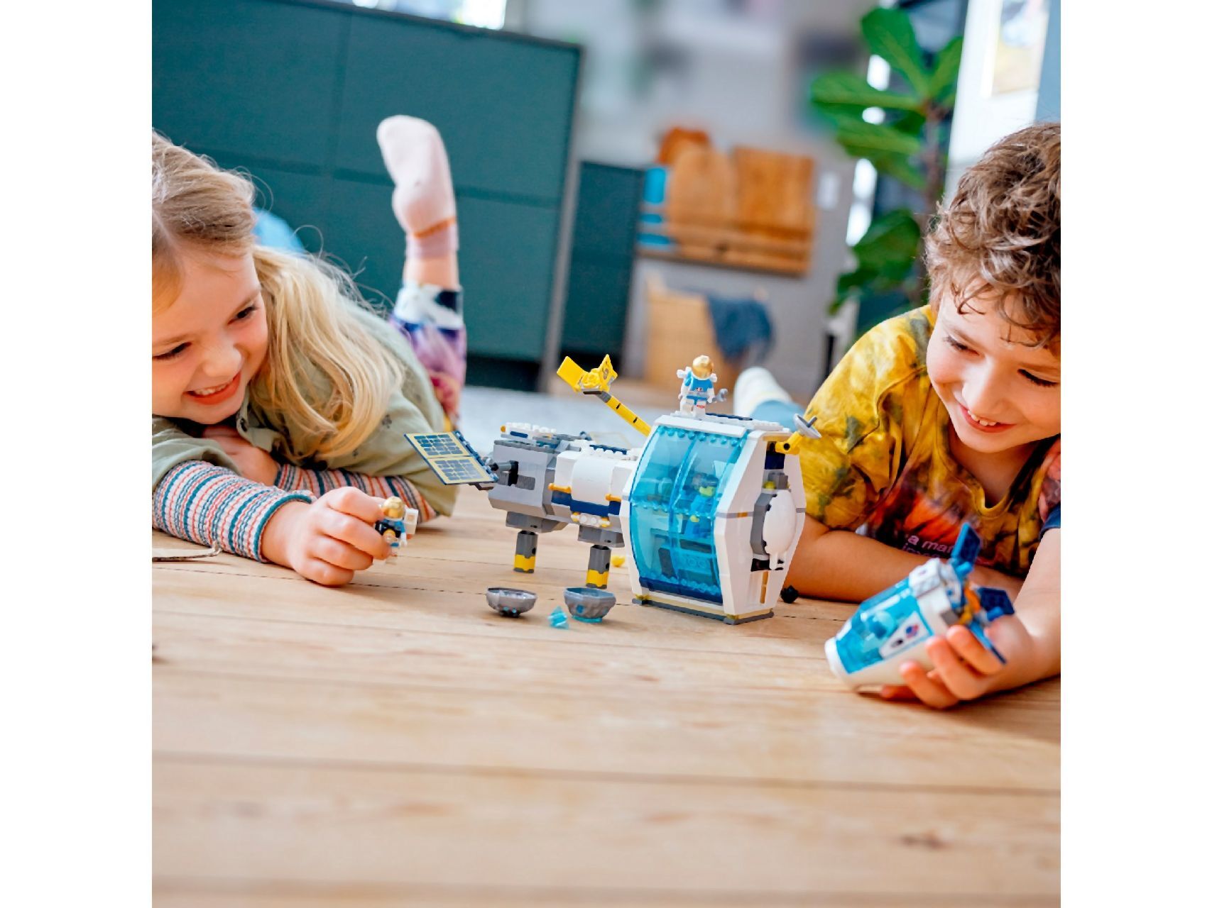 LEGO® Lunar Space Station