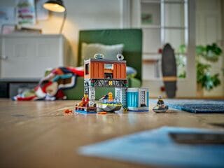 مجموعة قارب الشرطة السريع ومخبأ اللصوص من ليغو®