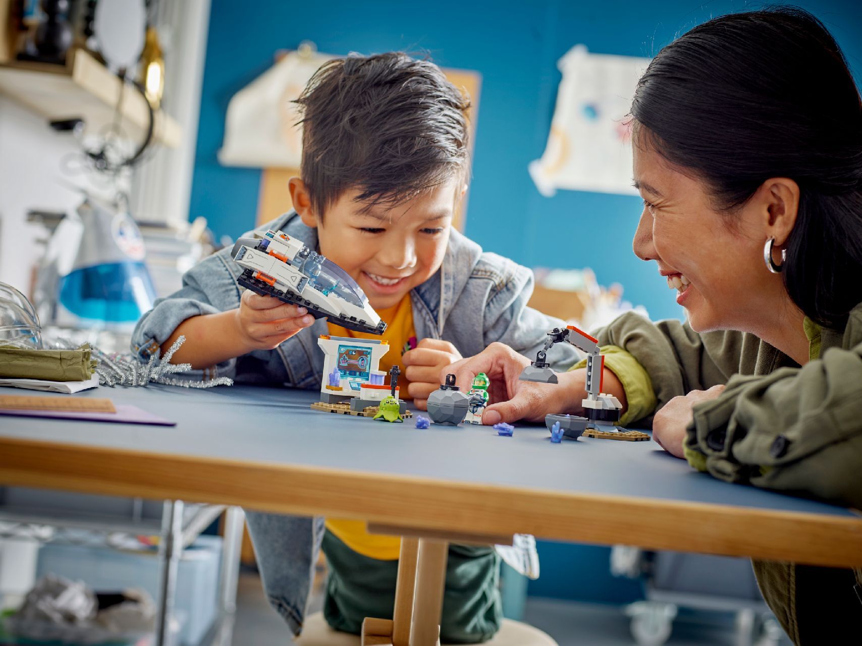 LEGO® Spaceship and Asteroid Discovery