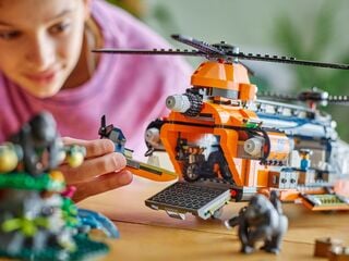 مجموعة هليكوبتر لاستكشاف الغابة في معسكر تخييمي من LEGO®