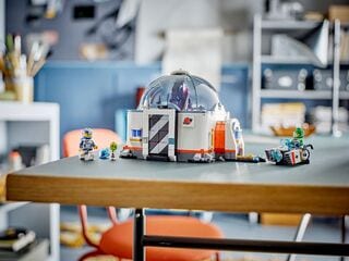مجموعة بناء مختبر علوم الفضاء من LEGO®