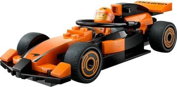 سائق F1® مع سيارة سباق McLaren من LEGO®