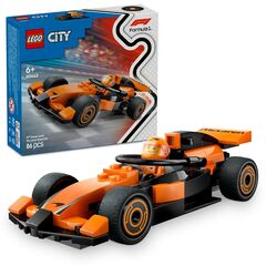 سائق F1® مع سيارة سباق McLaren من LEGO®