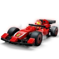 محطة خدمة F1® والطاقم مع سيارة Ferrari من LEGO®