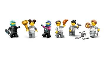 مرآب F1® وسيارات Mercedes-AMG وAlpine من LEGO®