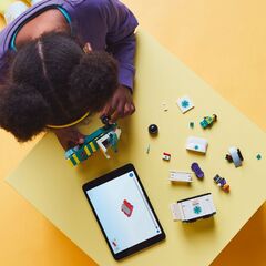 سيارة إسعاف الطوارئ من LEGO®