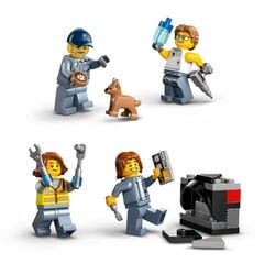 ساحة للخردة مع سيارات من LEGO®