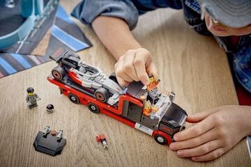 LEGO® F1® Display Truck with Audi F1® Race Car