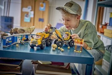 LEGO® Dump Truck & Front End Loader