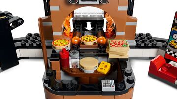 LEGO® Pizza Delivery Experience with Vehicles