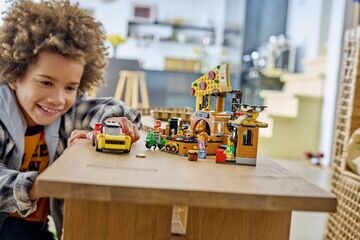 LEGO® Pizza Delivery Experience with Vehicles