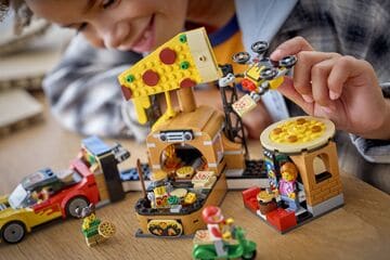 LEGO® Pizza Delivery Experience with Vehicles