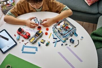 LEGO® Drive-Through Car Wash