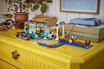 LEGO® Classic Beach Streetcar