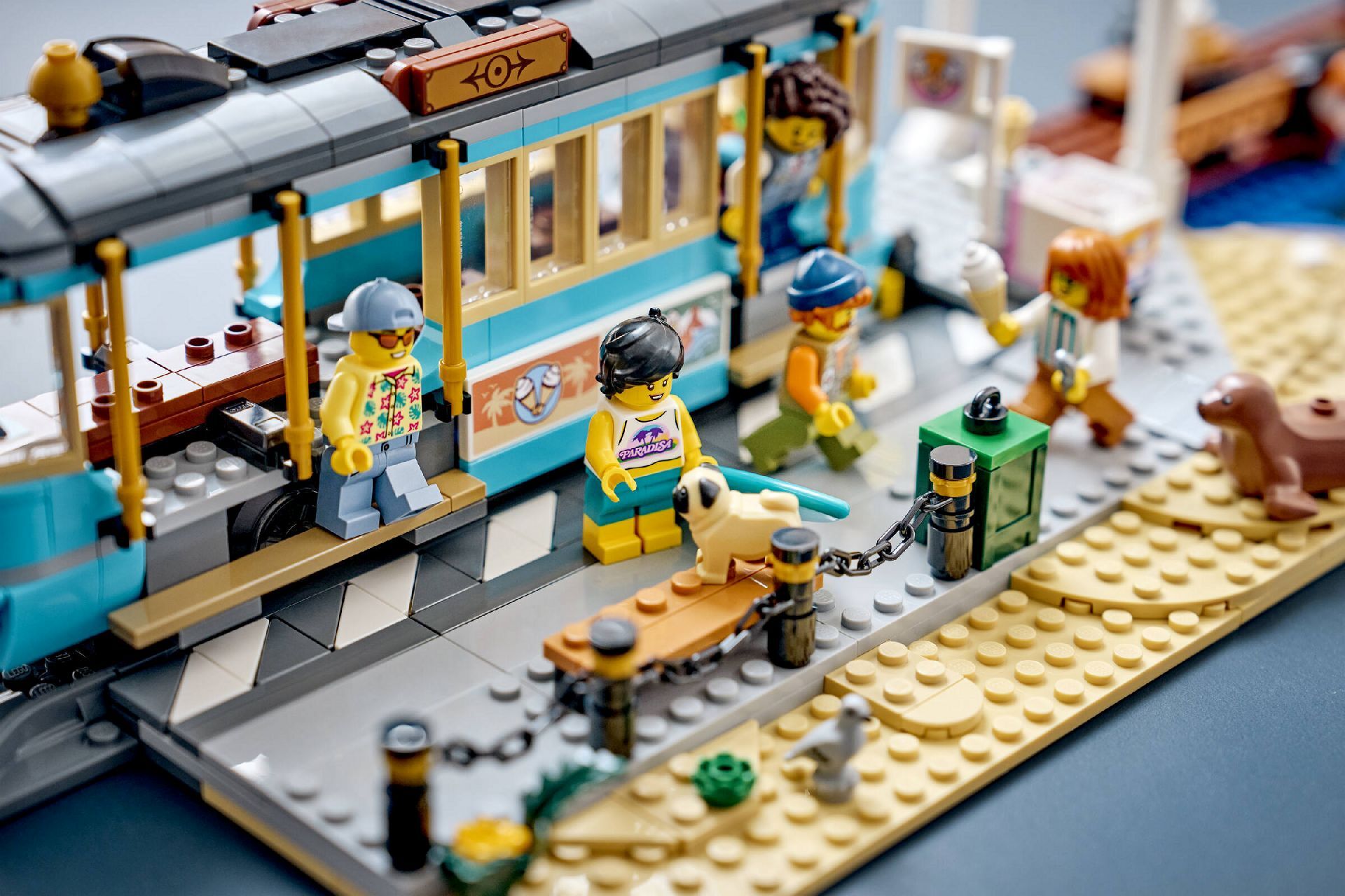 LEGO® Classic Beach Streetcar