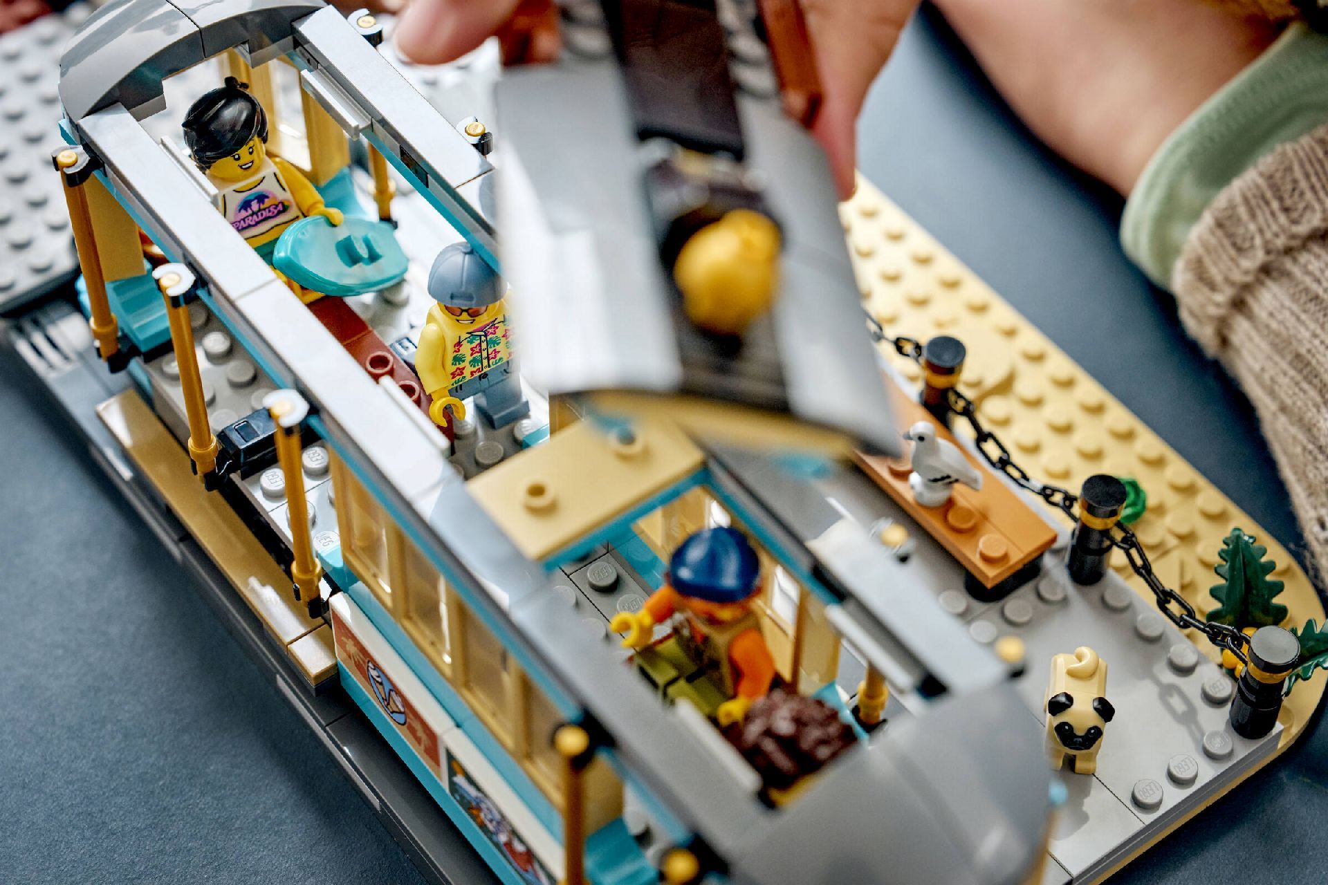 LEGO® Classic Beach Streetcar