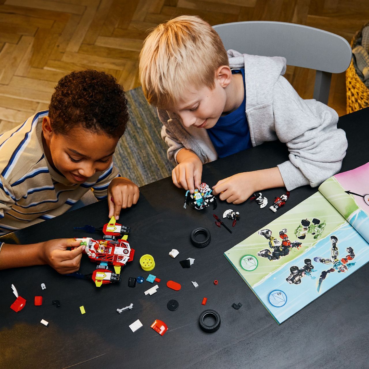 LEGO® Cooper's Tiger Mech & Zero's Hot Rod Car