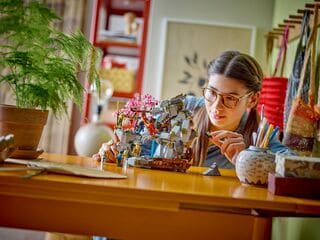 مجموعة بناء ضريح حجر التنين من LEGO®