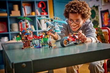 LEGO® Ninja Vehicle Tree House Battle