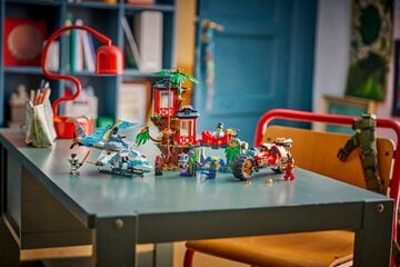 LEGO® Ninja Vehicle Tree House Battle