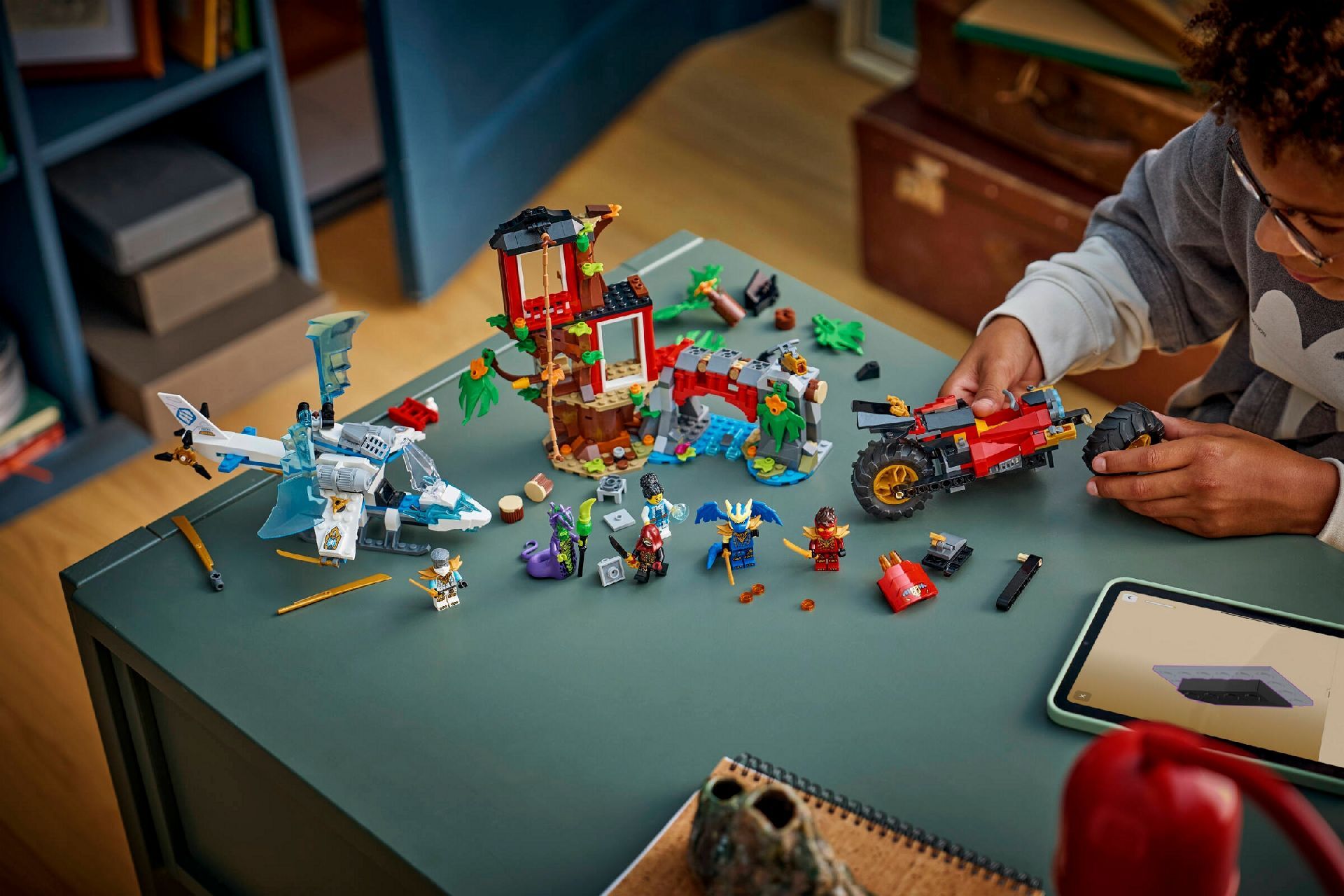 LEGO® Ninja Vehicle Tree House Battle