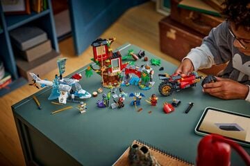 LEGO® Ninja Vehicle Tree House Battle