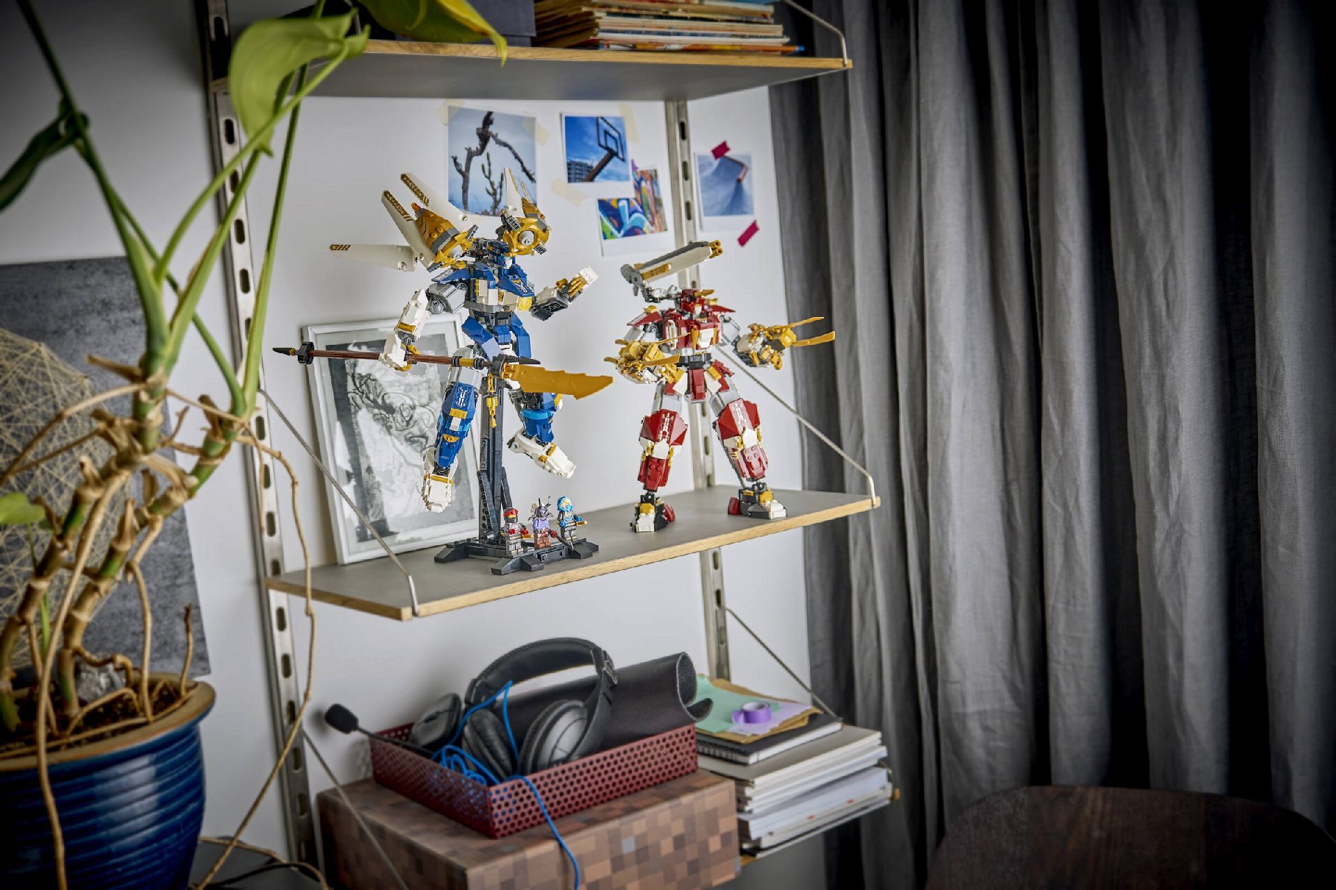 LEGO® The Twin Titan Mechs